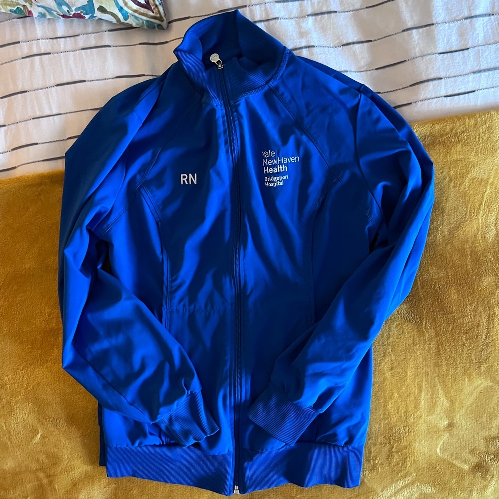 Yale Bridgeport Hospital women’s RN zip up EUC